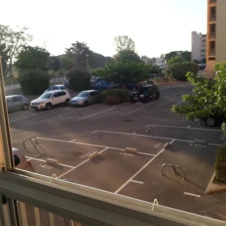 Joli Appt 2 Et Avec Parking Dans Ombragee Et Calme 5mns Et Commerces 아파트 *