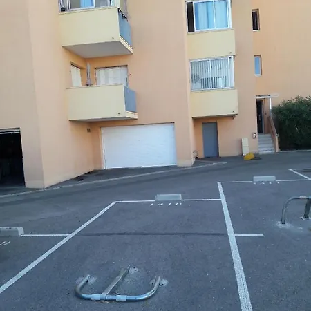 Joli Appt 2 Et Avec Parking Dans Ombragee Et Calme 5mns Et Commerces Apartamento Le Grau-du-Roi