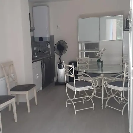 Joli Appt 2 Et Avec Parking Dans Ombragee Et Calme 5mns Et Commerces Apartment Le Grau-du-Roi