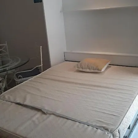 Joli Appt 2 Et Avec Parking Dans Ombragee Et Calme 5mns Et Commerces 르그로뒤후아