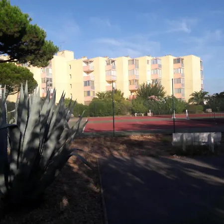 Apartment Joli Appt 2 Et Avec Parking Dans Ombragee Et Calme 5mns Et Commerces *
