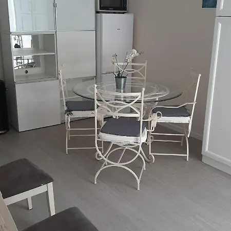 Apartment Joli Appt 2 Et Avec Parking Dans Ombragee Et Calme 5mns Et Commerces *