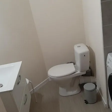 Joli Appt 2 Et Avec Parking Dans Ombragee Et Calme 5mns Et Commerces 아파트 *