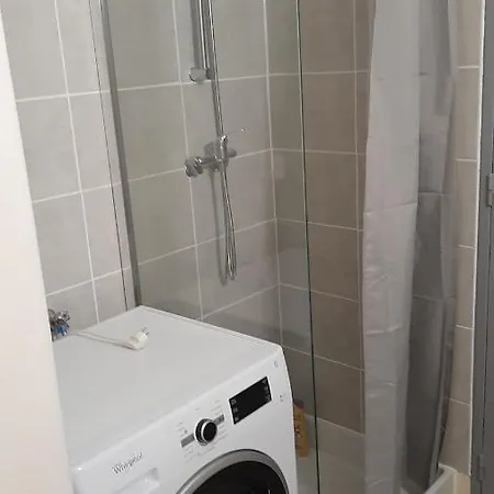 Apartment Joli Appt 2 Et Avec Parking Dans Ombragee Et Calme 5mns Et Commerces Le Grau-du-Roi