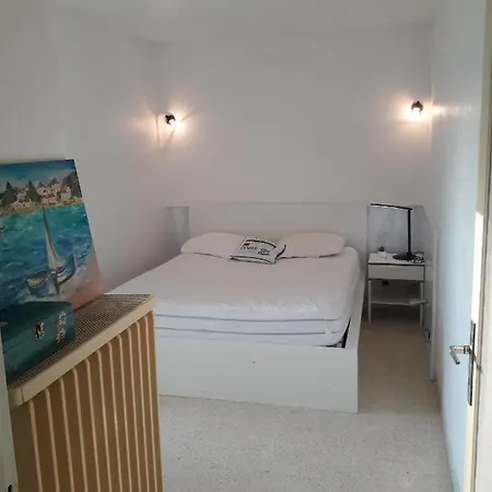 Apartment Joli Appt 2 Et Avec Parking Dans Ombragee Et Calme 5mns Et Commerces *